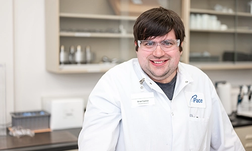 Pace Scientist working in laboratory. Pace Services for Medical Device Industry. Medical Device, Medical Device Manufacturing, Medical Devices.